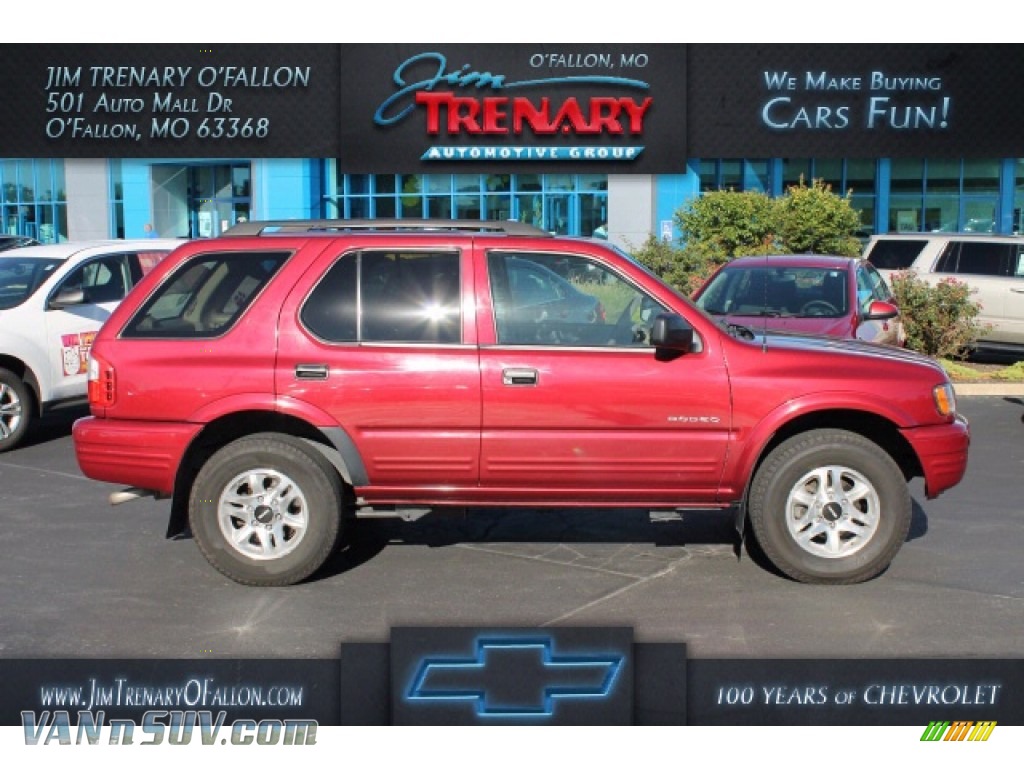 2004 Rodeo S 4WD - Excessive Red Mica / Beige photo #1