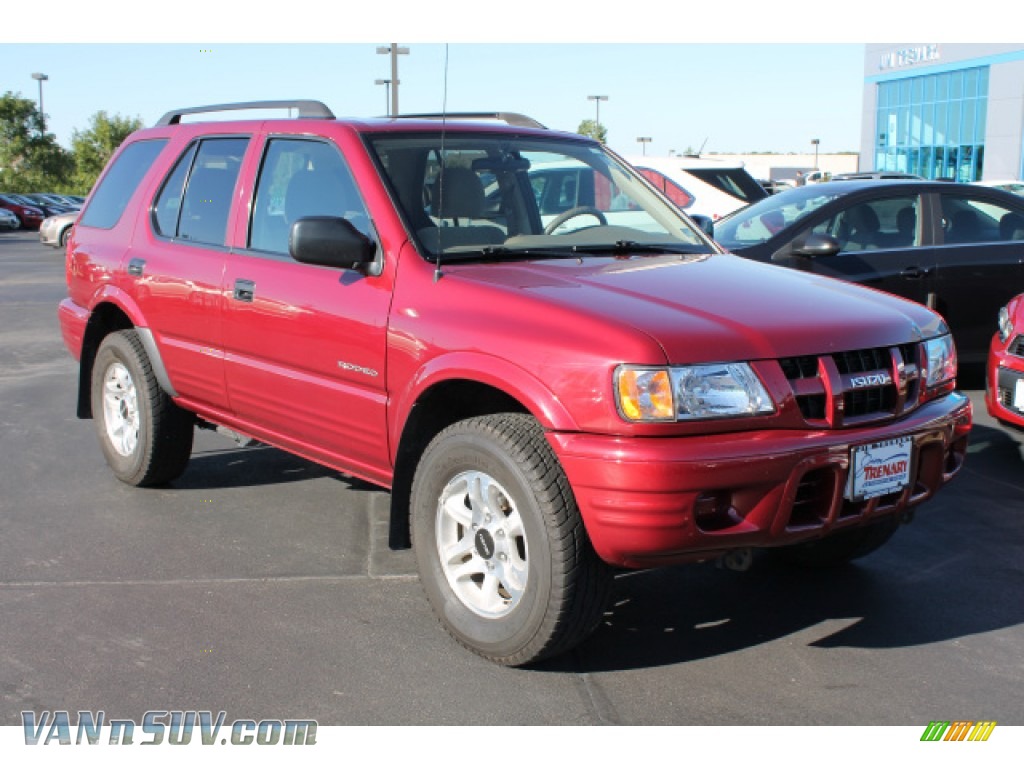 2004 Rodeo S 4WD - Excessive Red Mica / Beige photo #2