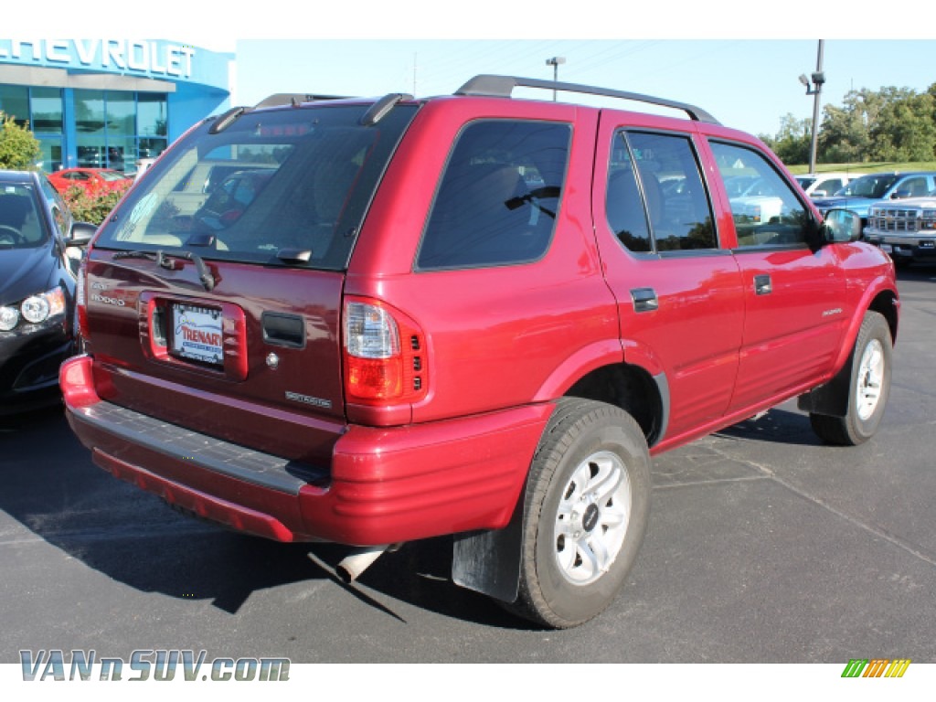 2004 Rodeo S 4WD - Excessive Red Mica / Beige photo #3