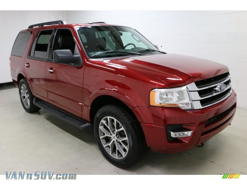 2017 Expedition XLT 4x4 - Ruby Red / Ebony photo #12