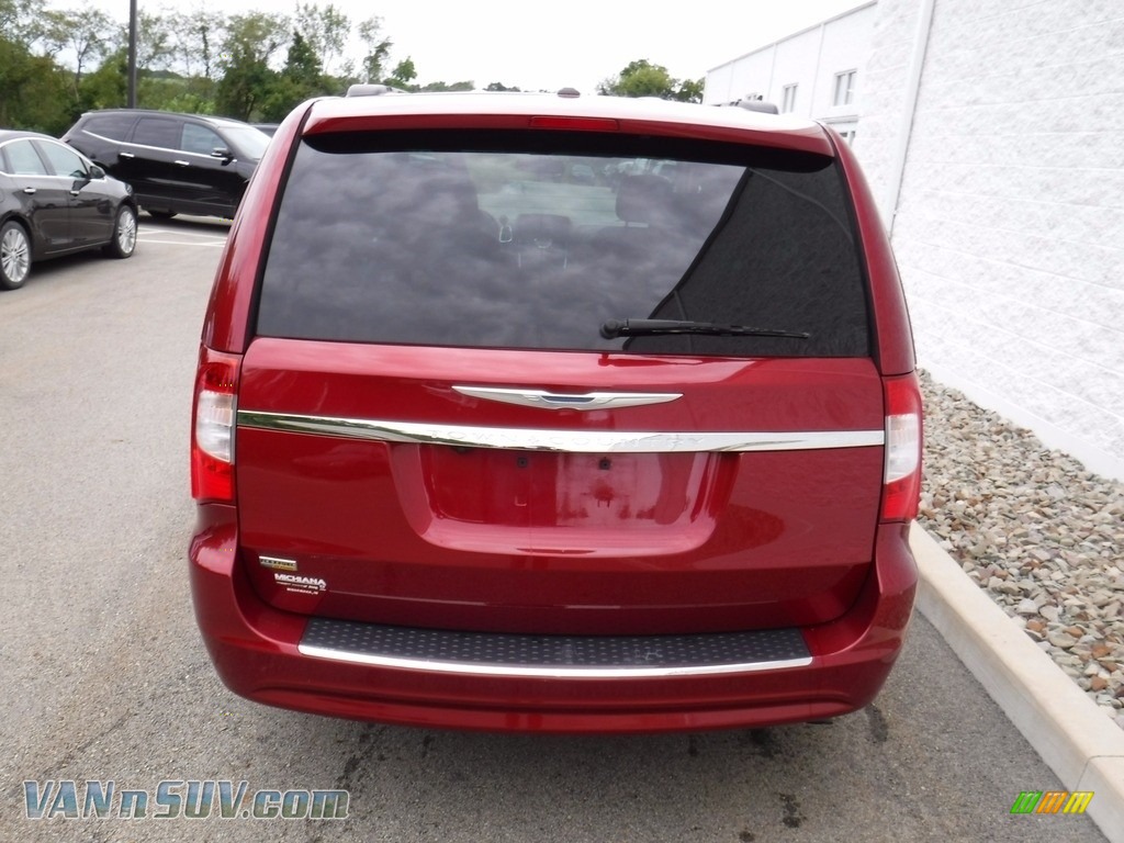 2015 Town & Country Touring - Deep Cherry Red Crystal Pearl / Black/Light Graystone photo #7