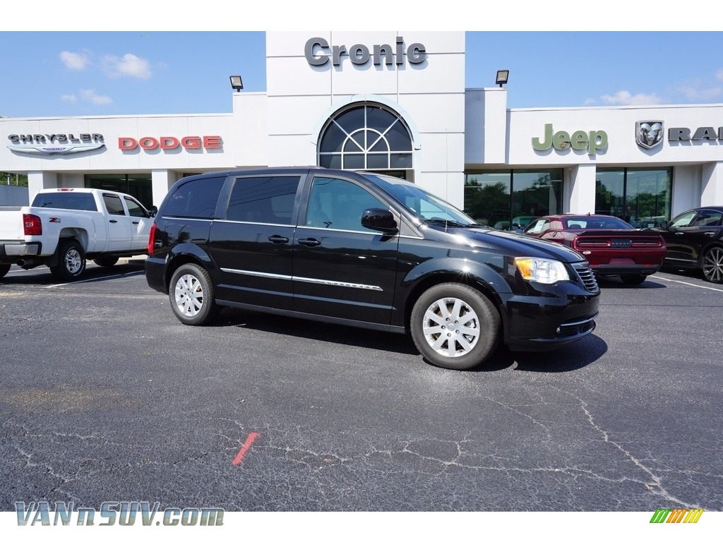 2016 Town & Country Touring - Brilliant Black Crystal Pearl / Dark Frost Beige/Medium Frost Beige photo #1