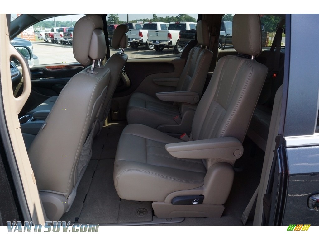 2016 Town & Country Touring - Brilliant Black Crystal Pearl / Dark Frost Beige/Medium Frost Beige photo #13