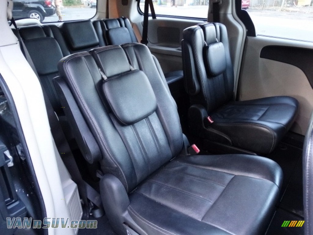 2012 Town & Country Touring - Dark Charcoal Pearl / Black/Light Graystone photo #28