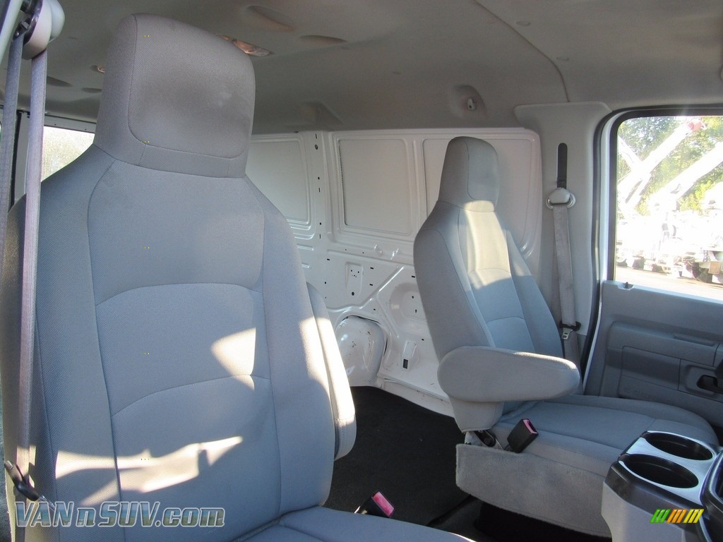 2013 E Series Van E150 Cargo - Oxford White / Medium Flint photo #27