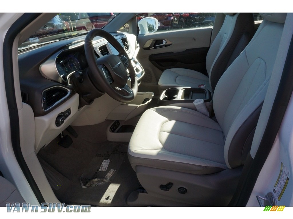 2018 Pacifica Touring L - Bright White / Cognac/Alloy/Toffee photo #8