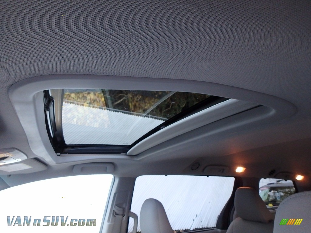 2015 Sienna XLE AWD - Silver Sky Metallic / Ash photo #9