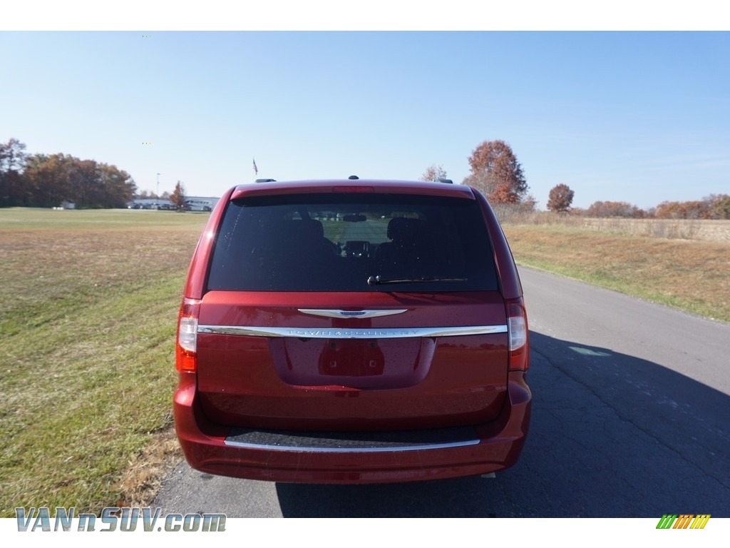 2016 Town & Country Touring - Deep Cherry Red Crystal Pearl / Black/Light Graystone photo #33