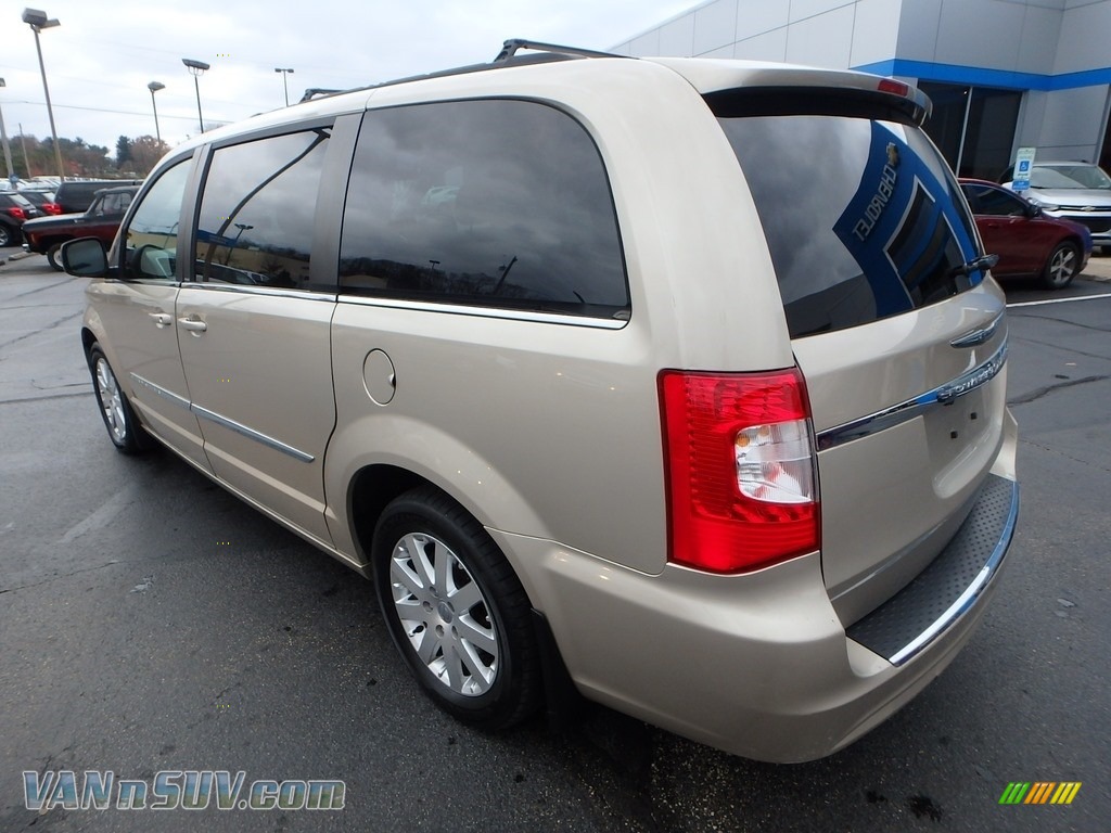 2012 Town & Country Touring - Cashmere Pearl / Dark Frost Beige/Medium Frost Beige photo #4