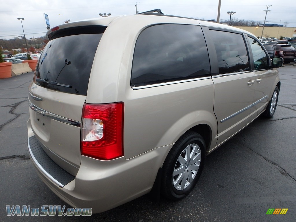 2012 Town & Country Touring - Cashmere Pearl / Dark Frost Beige/Medium Frost Beige photo #8