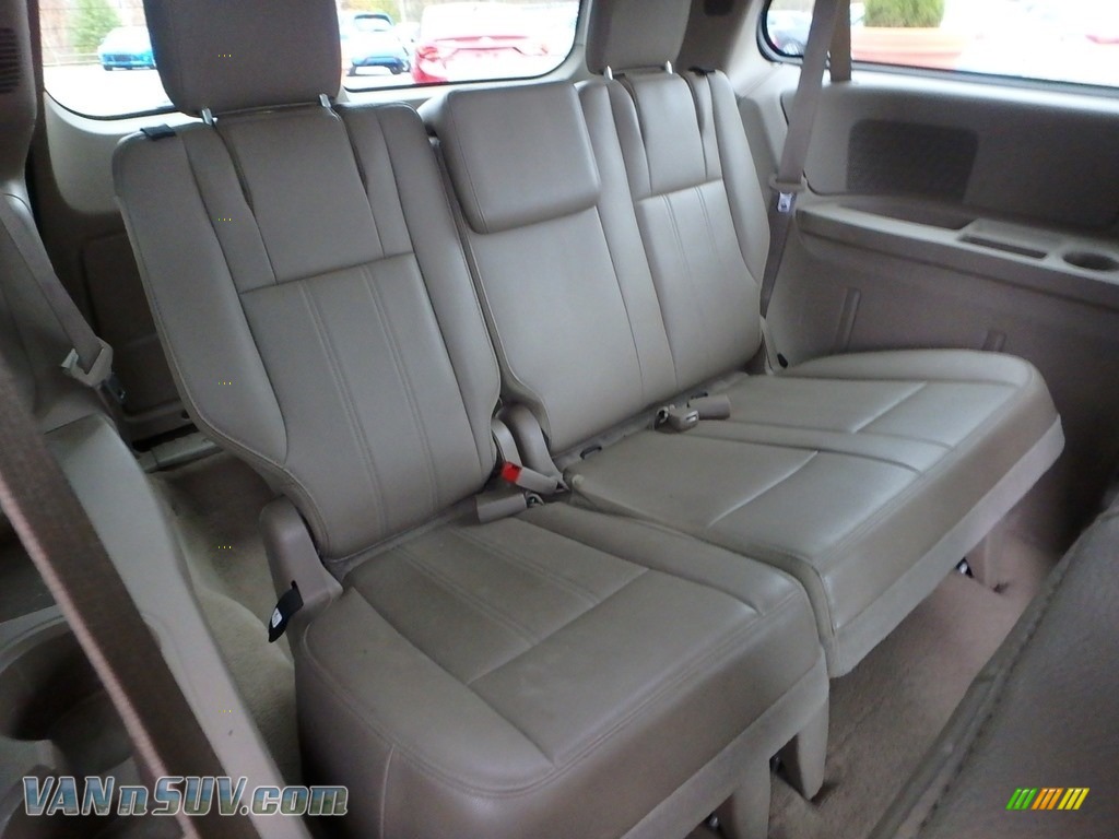 2012 Town & Country Touring - Cashmere Pearl / Dark Frost Beige/Medium Frost Beige photo #19