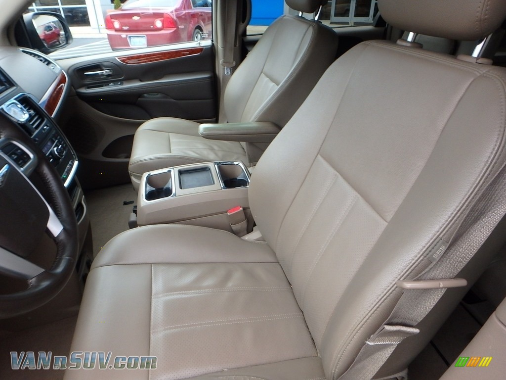 2012 Town & Country Touring - Cashmere Pearl / Dark Frost Beige/Medium Frost Beige photo #20