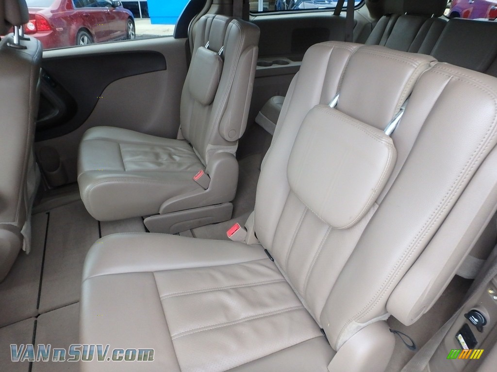 2012 Town & Country Touring - Cashmere Pearl / Dark Frost Beige/Medium Frost Beige photo #21