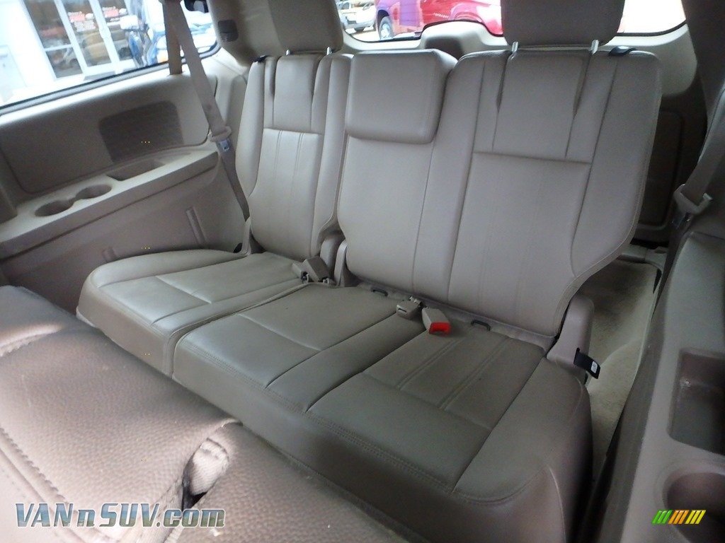 2012 Town & Country Touring - Cashmere Pearl / Dark Frost Beige/Medium Frost Beige photo #22