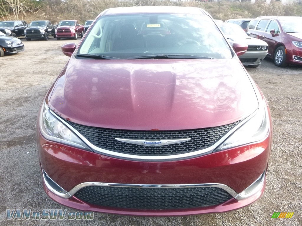 2018 Pacifica Touring Plus - Velvet Red Pearl / Black/Alloy photo #8