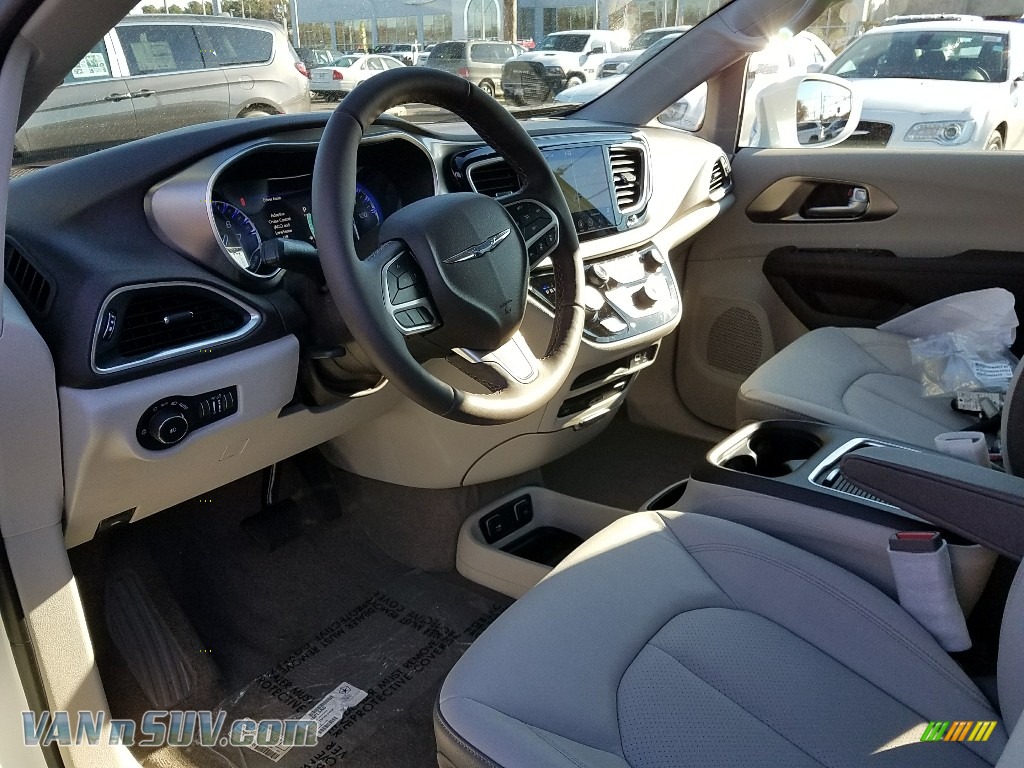 2018 Pacifica Touring L Plus - Bright White / Cognac/Alloy/Toffee photo #7