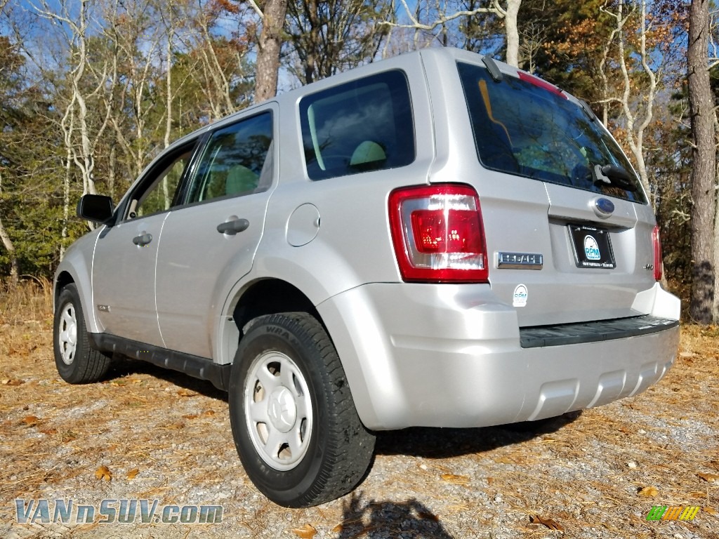 2008 Escape XLS 4WD - Silver Metallic / Stone photo #3