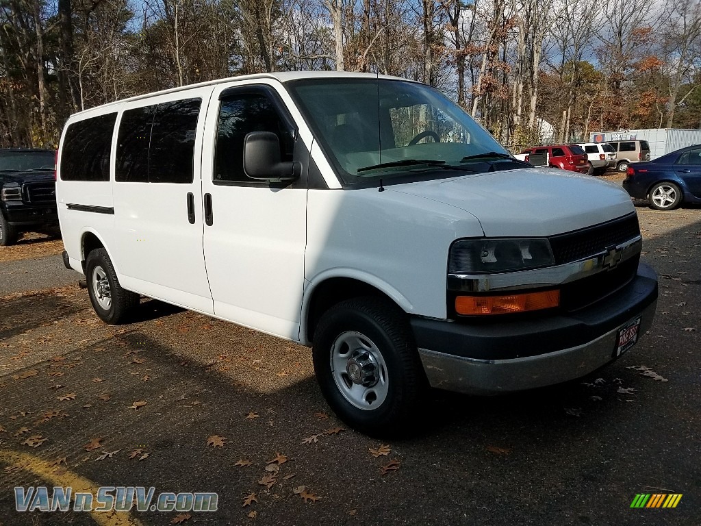 Summit White / Medium Pewter Chevrolet Express LT 3500 Passenger Van