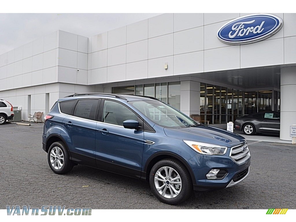 Blue Metallic / Medium Light Stone Ford Escape SE