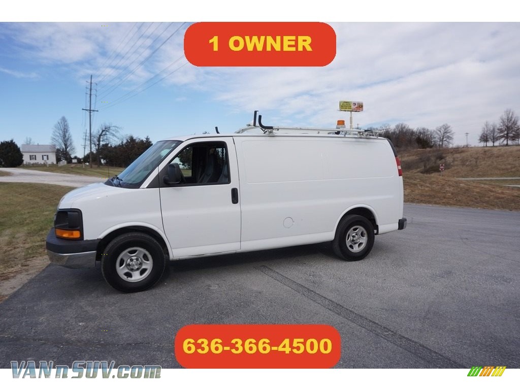 Summit White / Medium Pewter Chevrolet Express 1500 Cargo Van