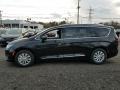 Chrysler Pacifica Touring L Brilliant Black Crystal Pearl photo #3