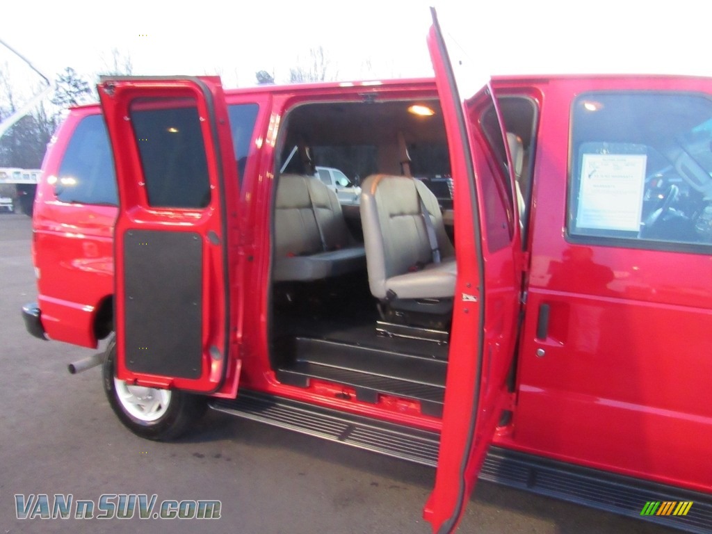 2011 E Series Van E350 XL Passenger - Vermillion Red / Medium Flint photo #12