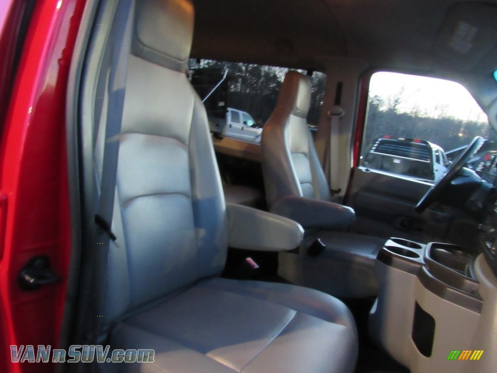 2011 E Series Van E350 XL Passenger - Vermillion Red / Medium Flint photo #18