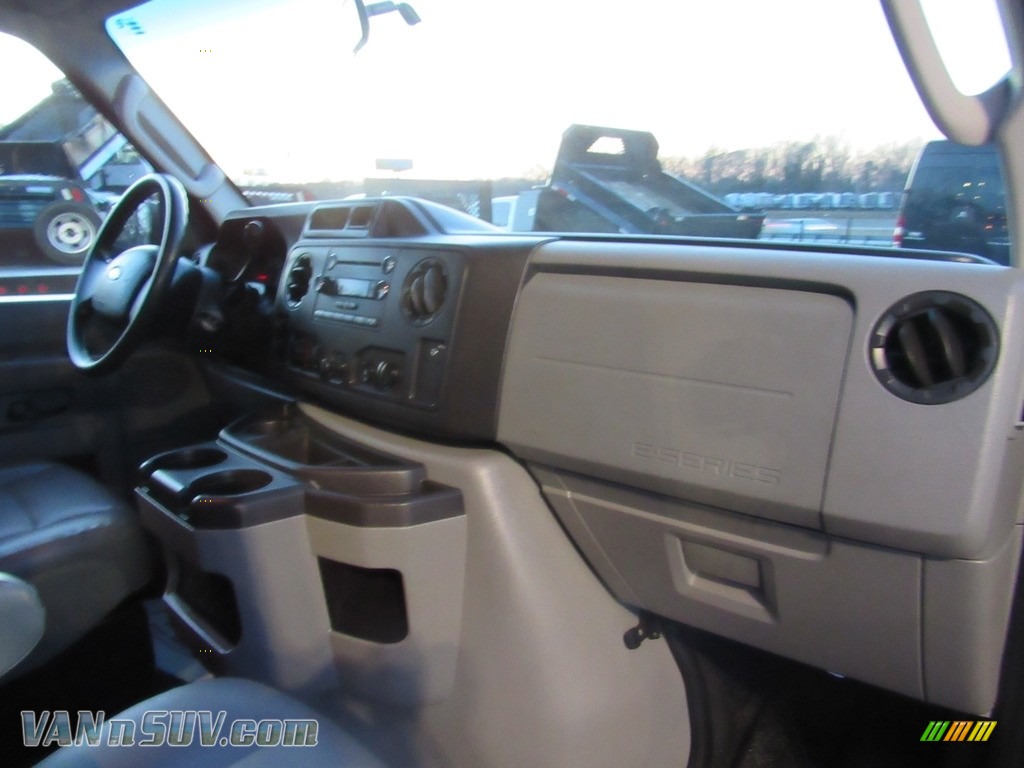 2011 E Series Van E350 XL Passenger - Vermillion Red / Medium Flint photo #20