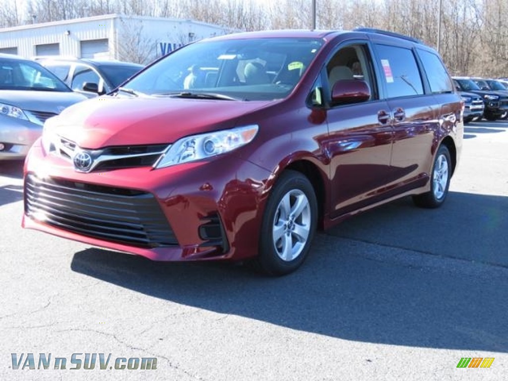 2018 Sienna LE - Salsa Red Pearl / Gray photo #3