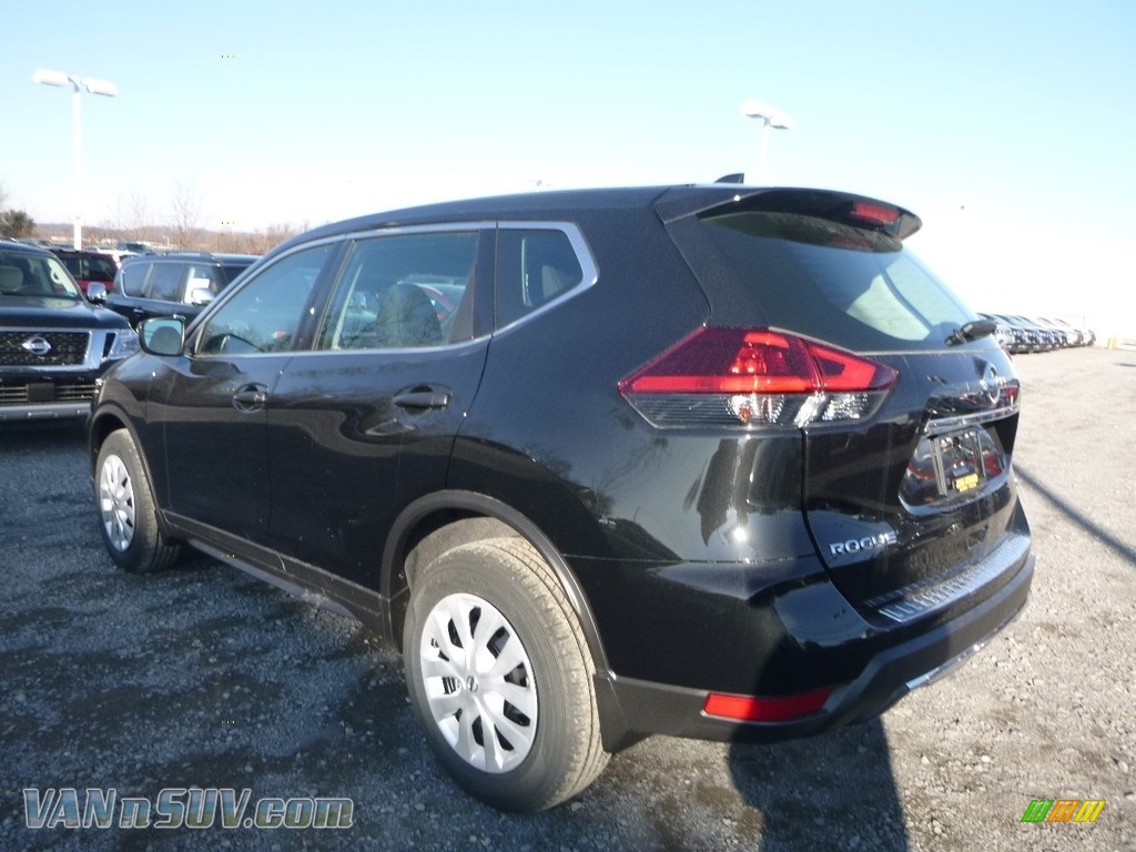 2018 Rogue S AWD - Magnetic Black / Charcoal photo #3