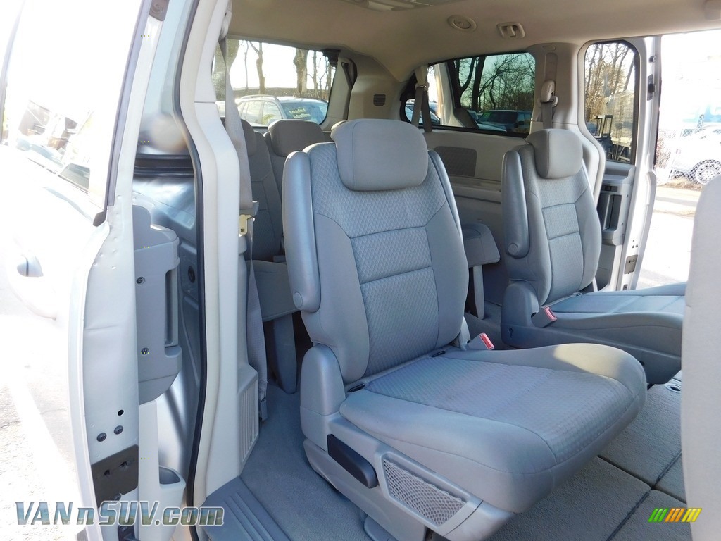 2010 Town & Country Touring - Bright Silver Metallic / Dark Slate Gray/Light Shale photo #21