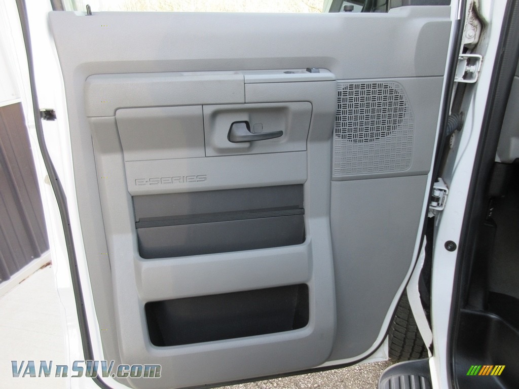 2010 E Series Van E350 XLT Passenger - Oxford White / Medium Flint photo #27