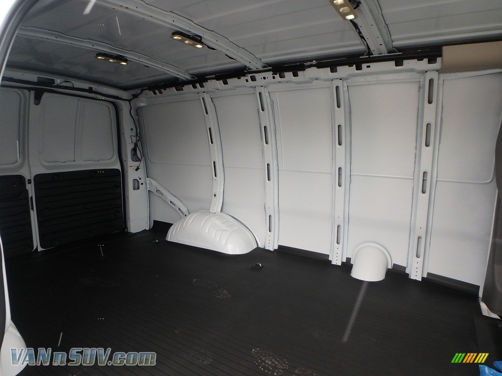 2018 Savana Van 2500 Cargo - Summit White / Medium Pewter photo #5