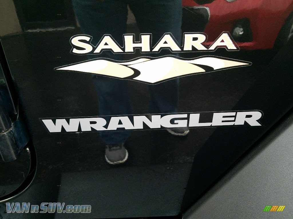 2011 Wrangler Sahara 4x4 - Natural Green Pearl / Black/Dark Saddle photo #33
