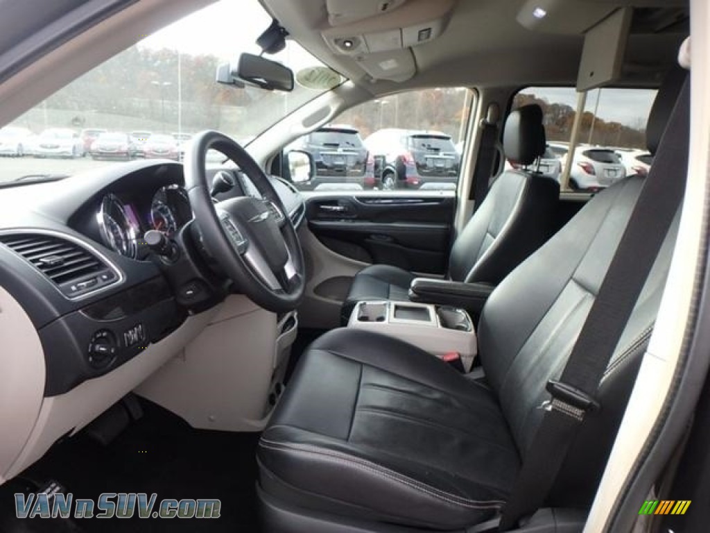 2012 Town & Country Touring - L - Dark Charcoal Pearl / Black/Light Graystone photo #15