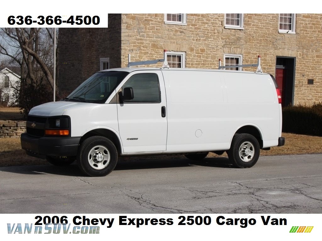 Summit White / Medium Dark Pewter Chevrolet Express 2500 Cargo Van