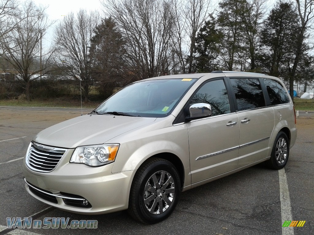 2013 Town & Country Limited - Cashmere Pearl / Dark Frost Beige/Medium Frost Beige photo #2