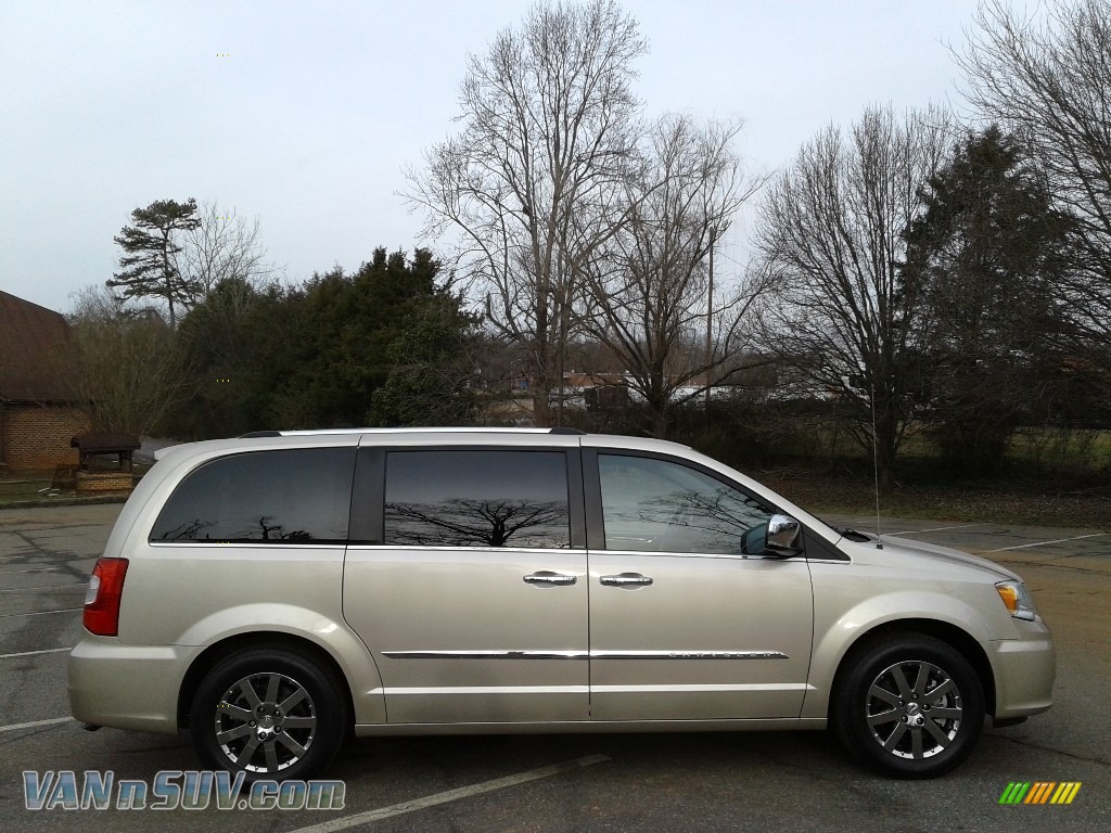 2013 Town & Country Limited - Cashmere Pearl / Dark Frost Beige/Medium Frost Beige photo #5