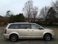 Chrysler Town & Country Limited Cashmere Pearl photo #5