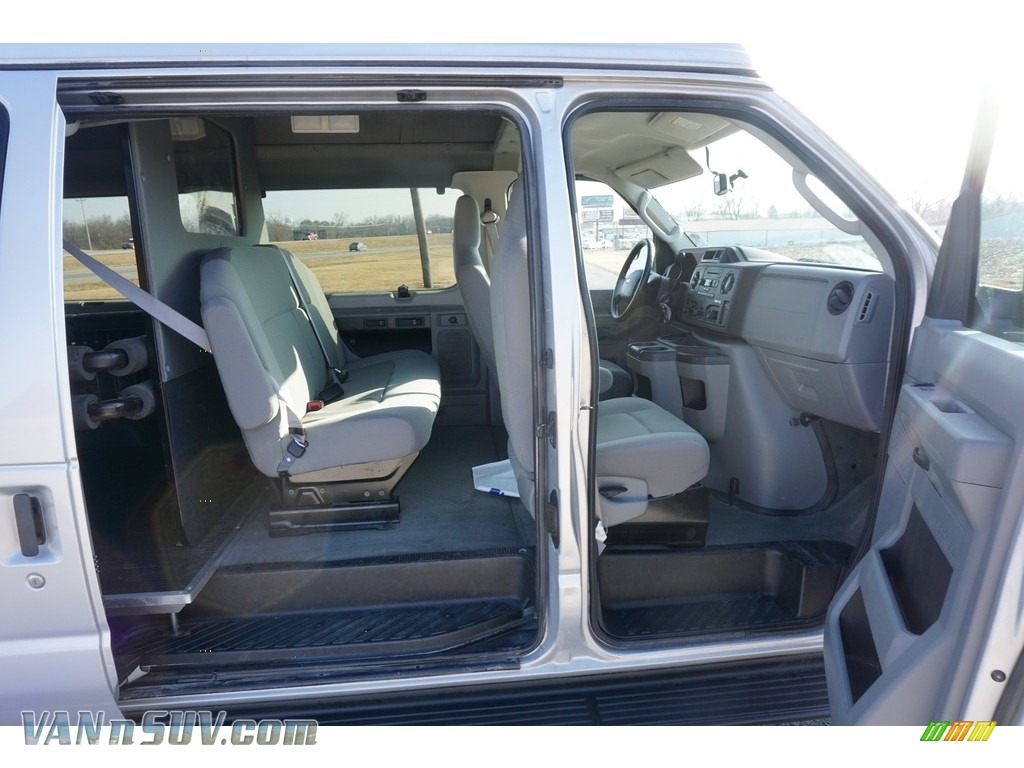2011 E Series Van E350 XLT Passenger - Ingot Silver Metallic / Medium Flint photo #6