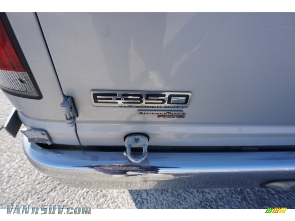 2011 E Series Van E350 XLT Passenger - Ingot Silver Metallic / Medium Flint photo #36