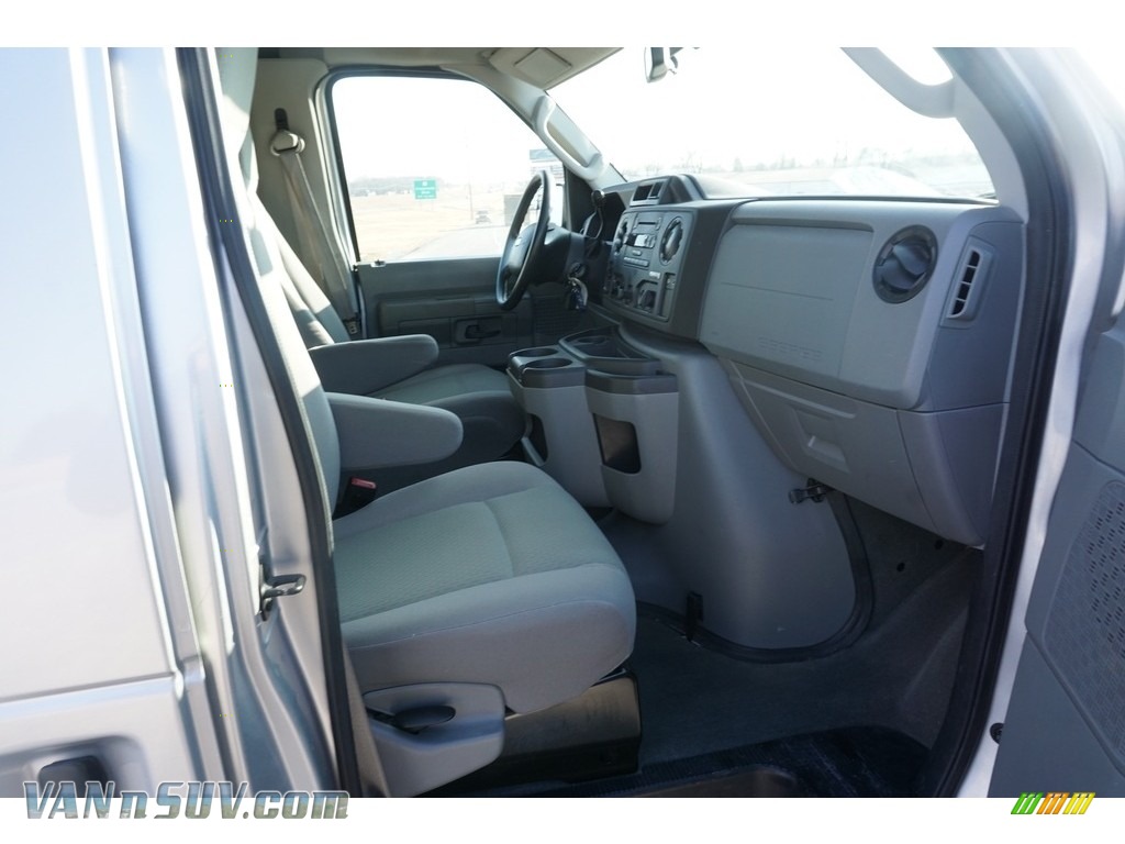 2011 E Series Van E350 XLT Passenger - Ingot Silver Metallic / Medium Flint photo #46