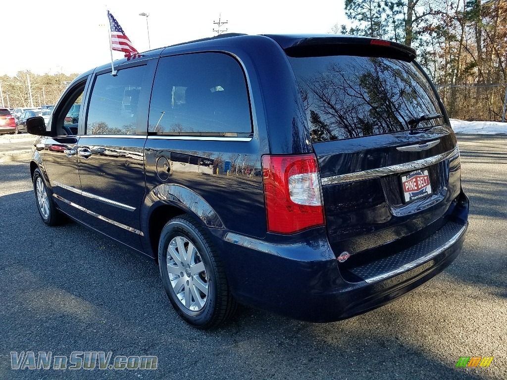 2016 Town & Country Touring - True Blue Pearl / Black/Light Graystone photo #5
