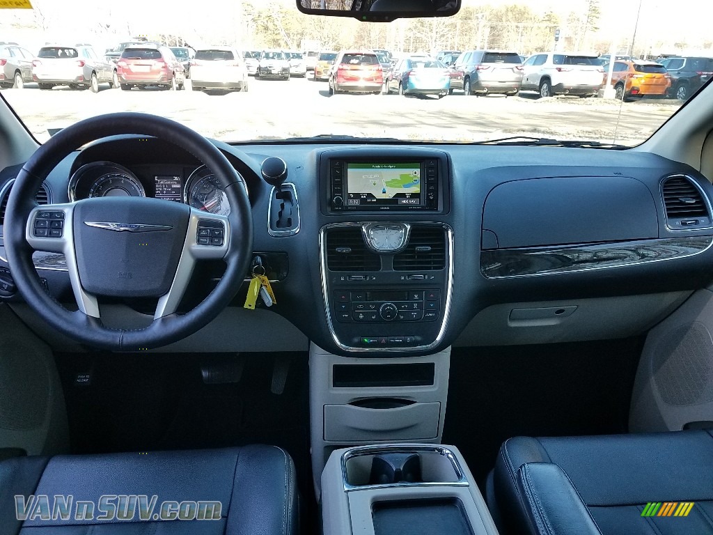 2016 Town & Country Touring - True Blue Pearl / Black/Light Graystone photo #23