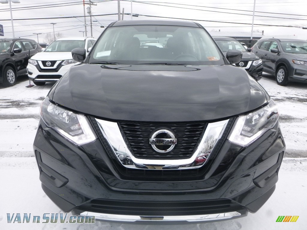 2018 Rogue S AWD - Magnetic Black / Charcoal photo #9