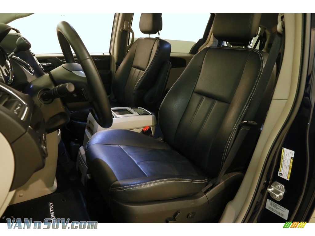 2015 Town & Country Touring - True Blue Pearl / Black/Light Graystone photo #5