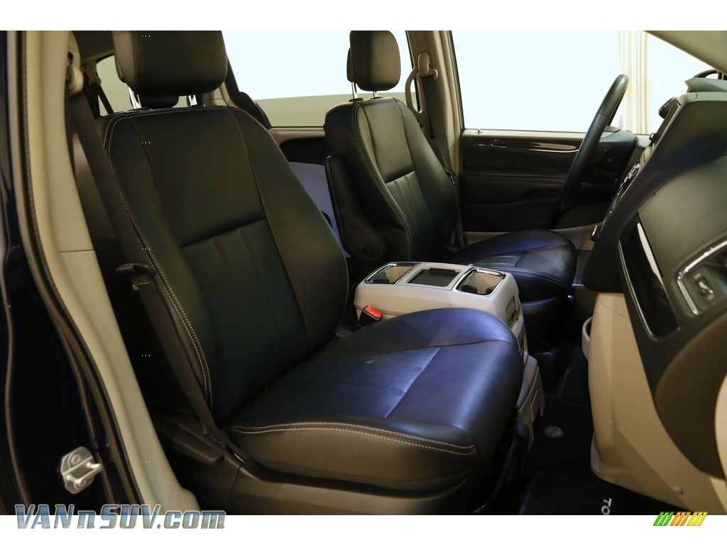 2015 Town & Country Touring - True Blue Pearl / Black/Light Graystone photo #15