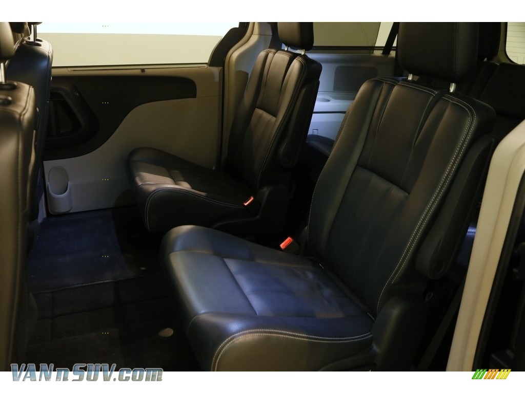 2015 Town & Country Touring - True Blue Pearl / Black/Light Graystone photo #17