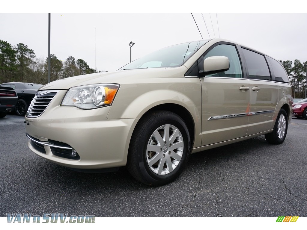 2016 Town & Country Touring - Cashmere/Sandstone Pearl / Black/Light Graystone photo #3