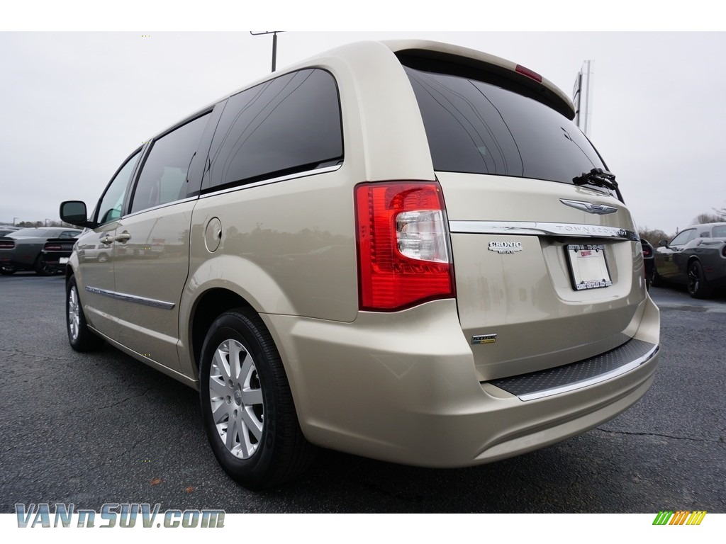 2016 Town & Country Touring - Cashmere/Sandstone Pearl / Black/Light Graystone photo #10